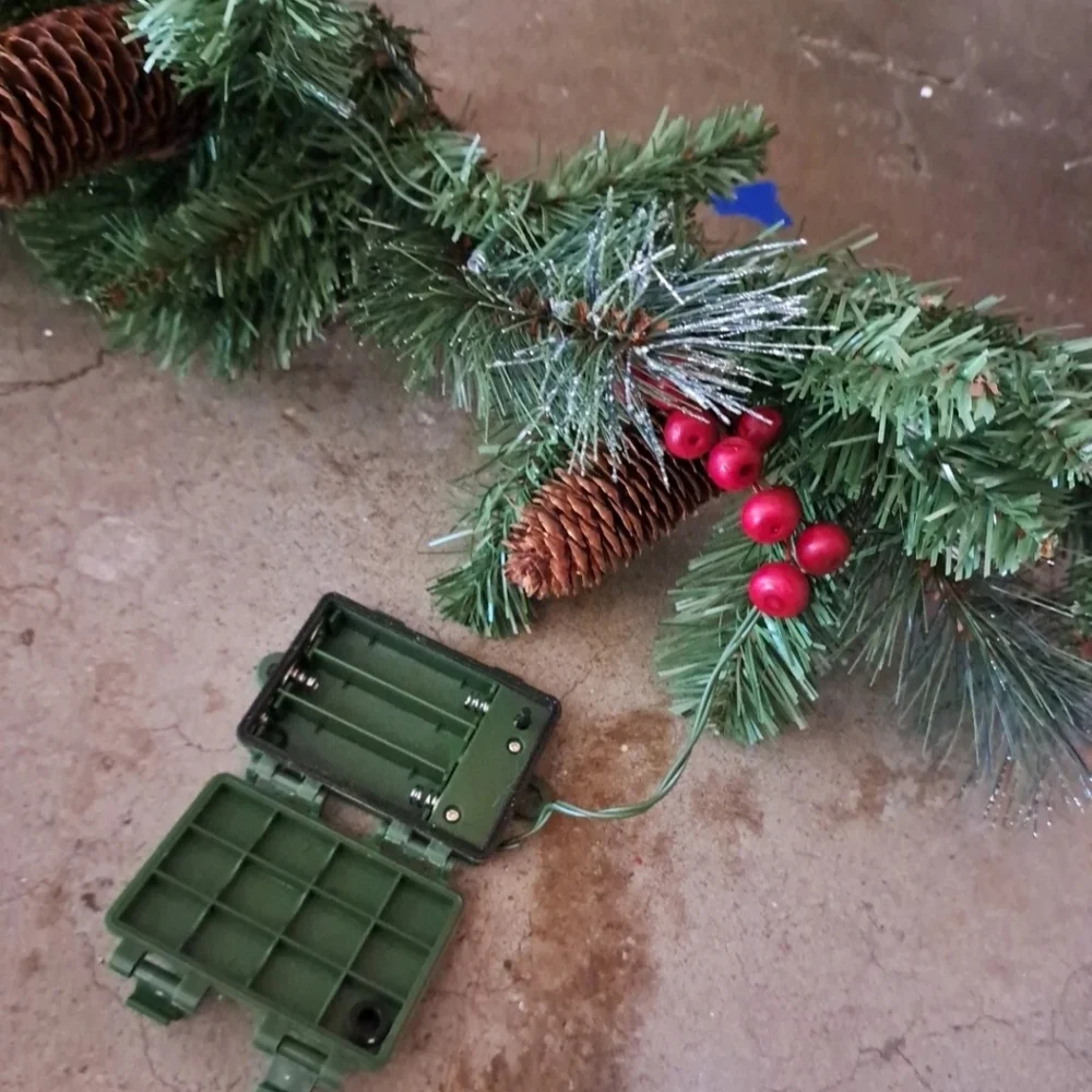 National Christmas Tree Winchester GarlandVeikous Christmas Tree HP1001-106 pen